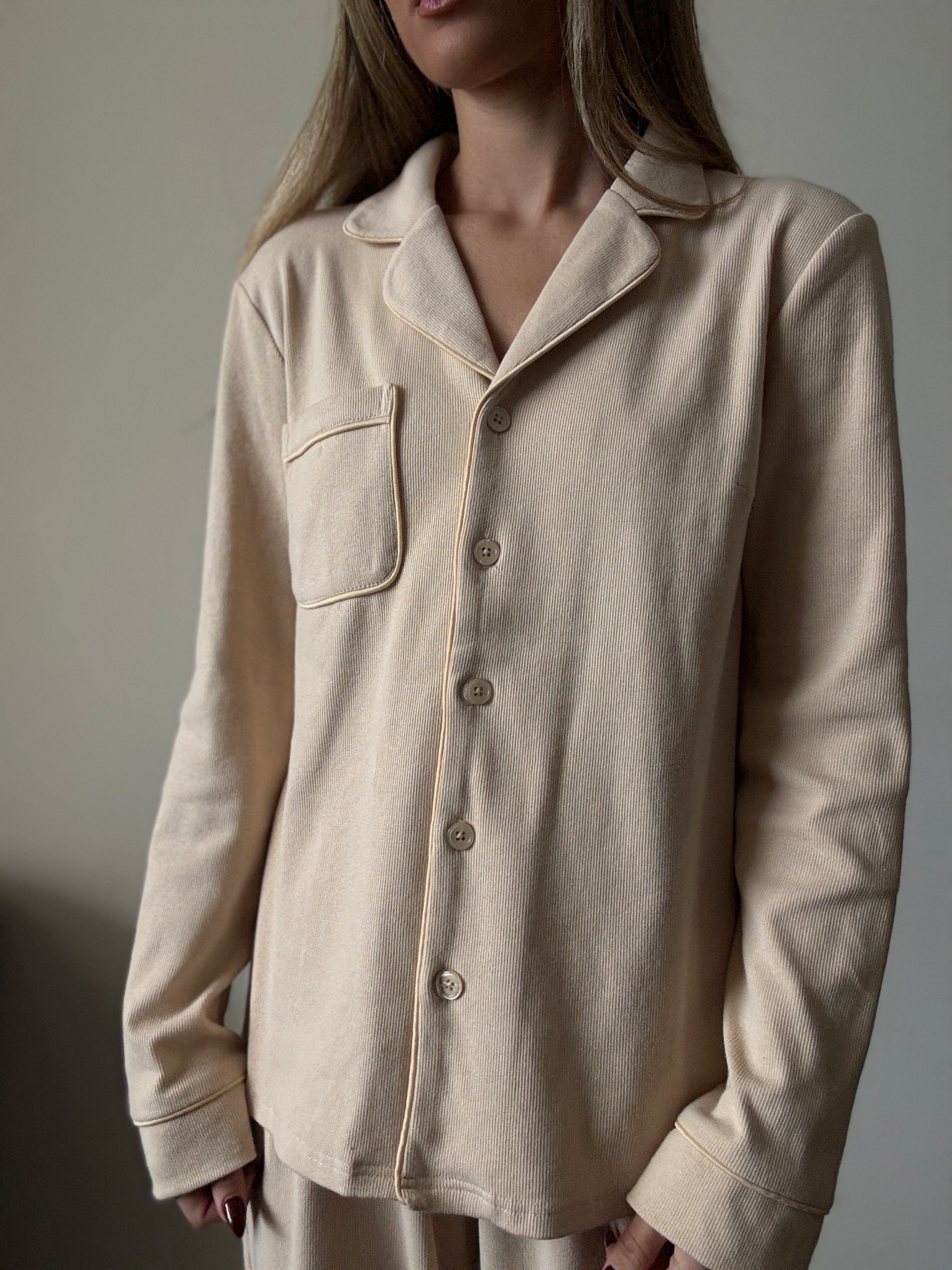 פיג׳מת קלי ריבס אבן