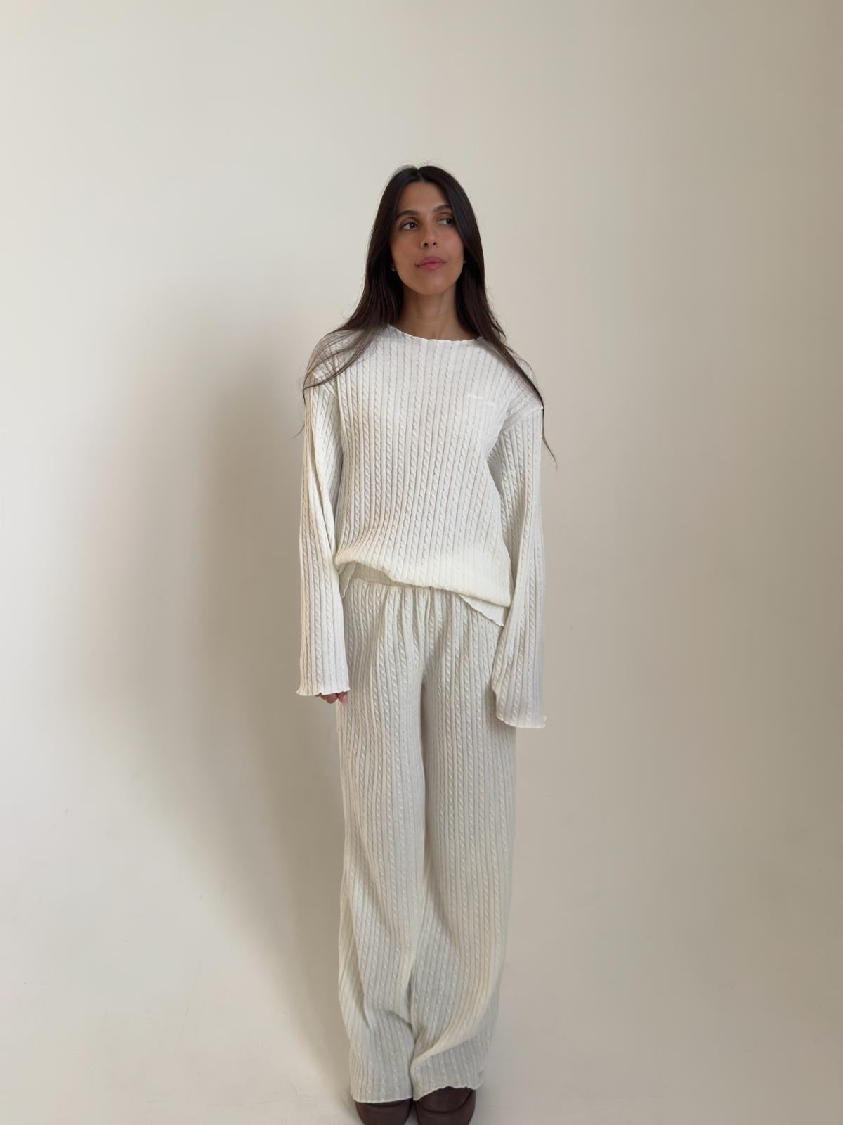 חליפת לונה סרוגה לבנה