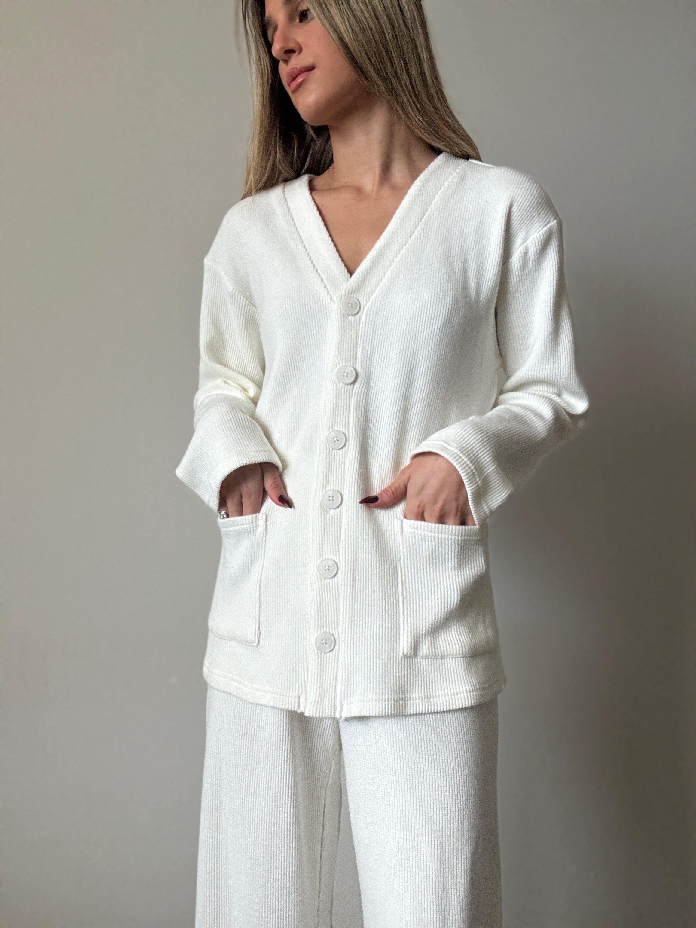 חליפת סריג הלסי לבנה