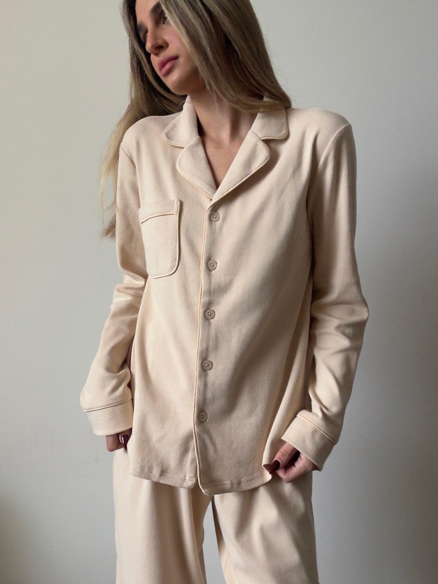 פיג׳מת קלי ריבס אבן