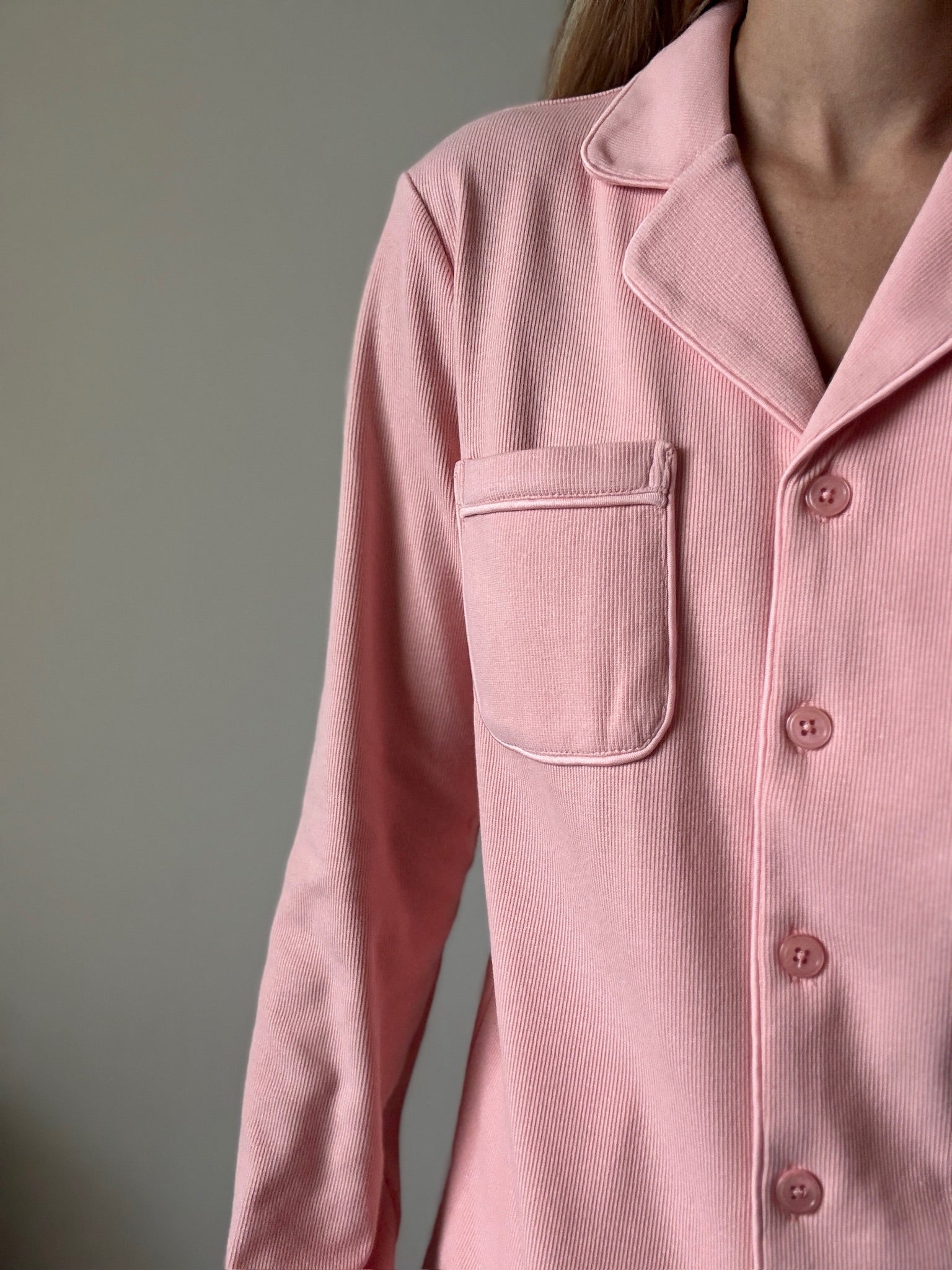 פיג׳מת קלי ריבס ורוד