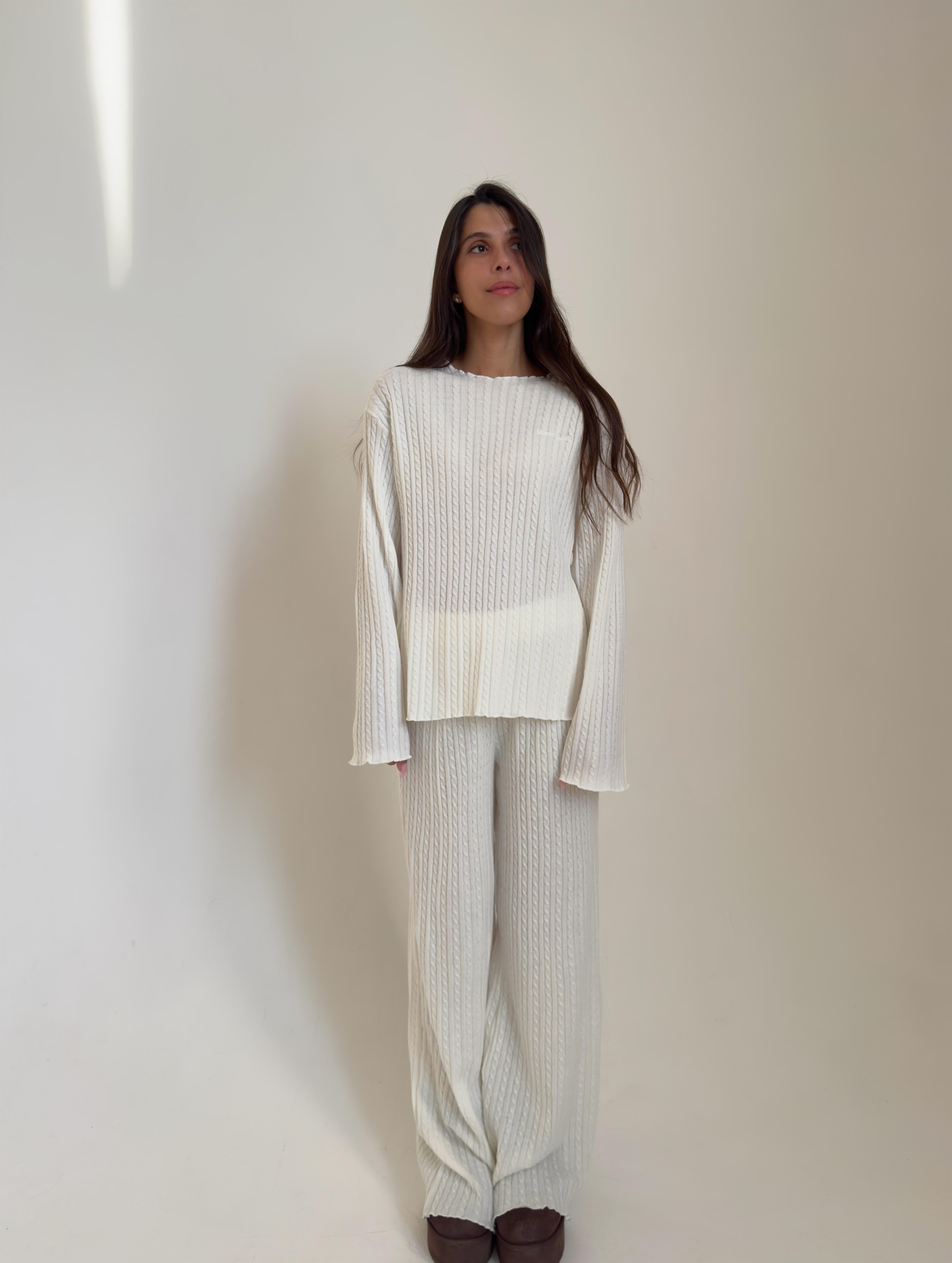 חליפת לונה סרוגה לבנה