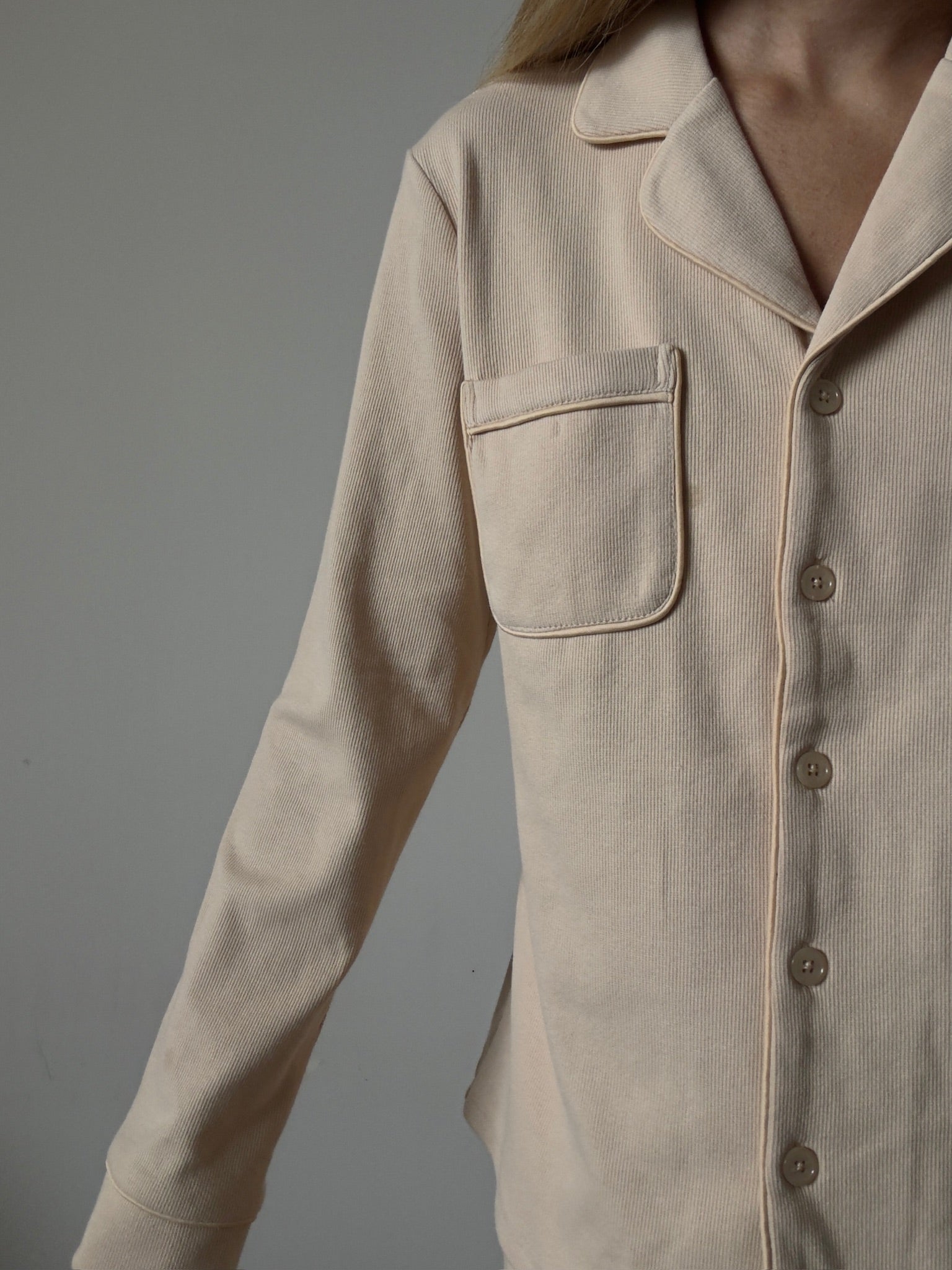 פיג׳מת קלי ריבס אבן