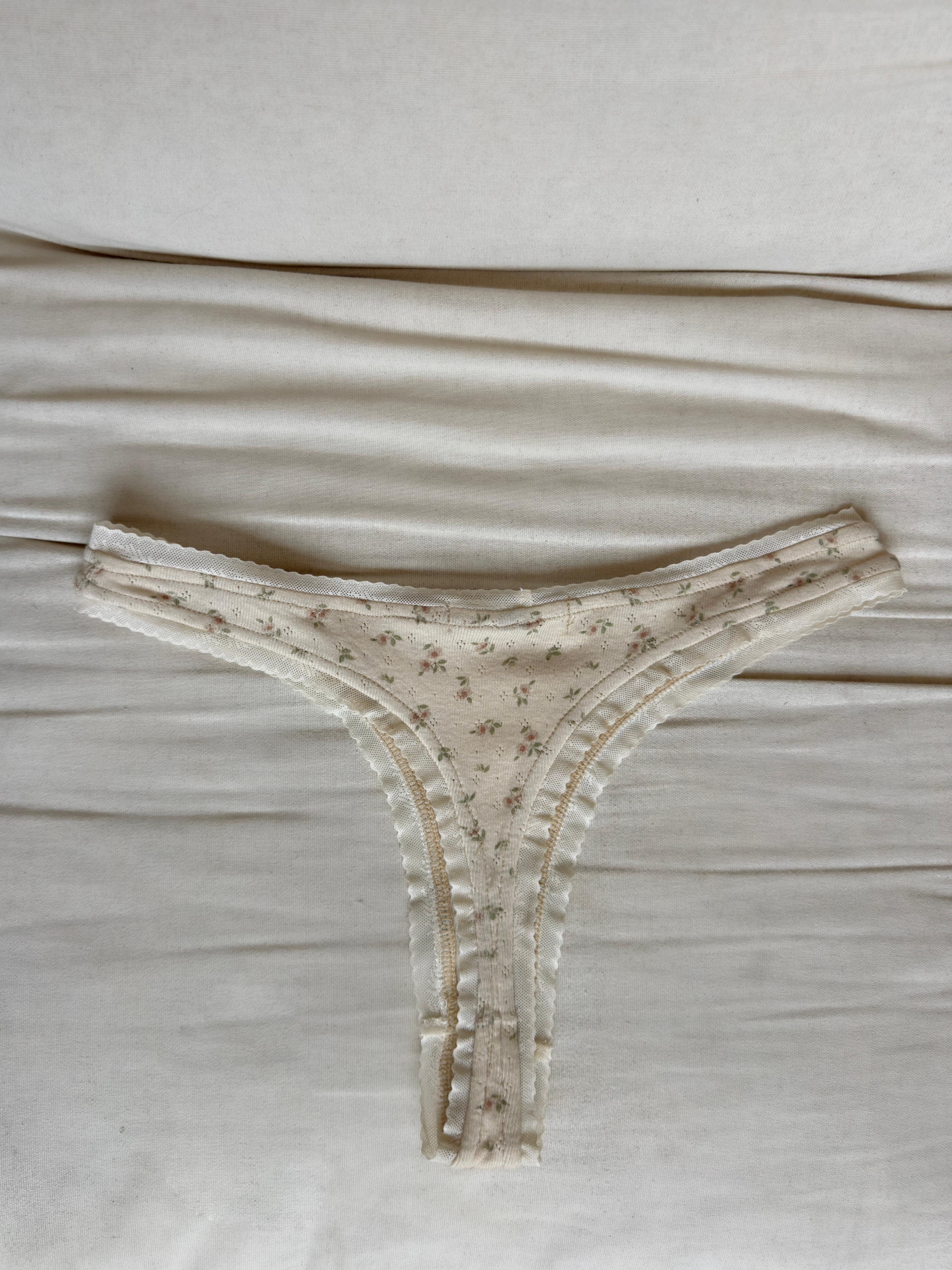 תחתוני חוטיני כותנה פונטל שמנת פרינט פרחים בסיומת תחרה