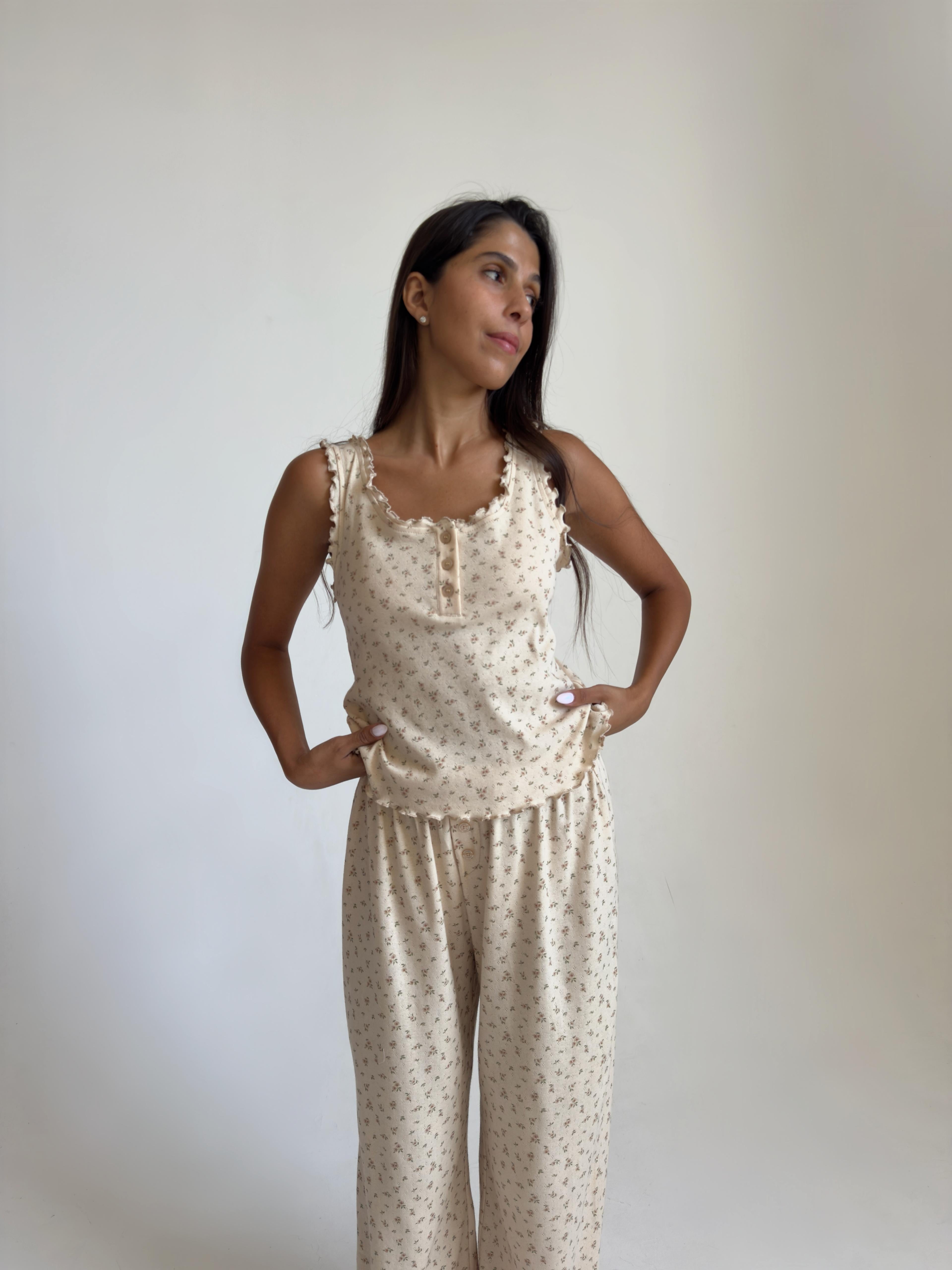 פיג׳מת לילה מלמלות פוינטל שמנת פרינט פרחים