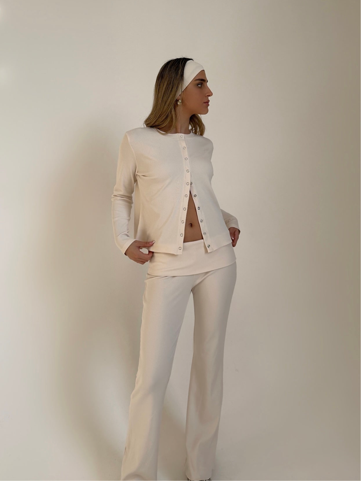 חליפת פנאי אמבר שמנת