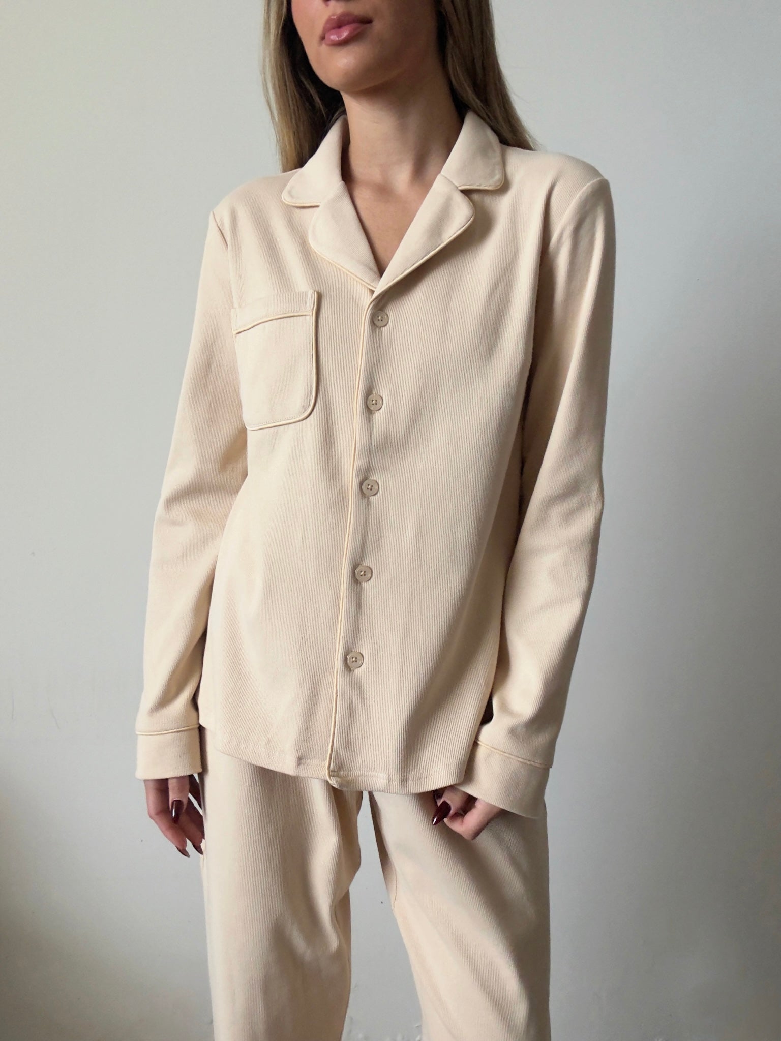 פיג׳מת קלי ריבס אבן