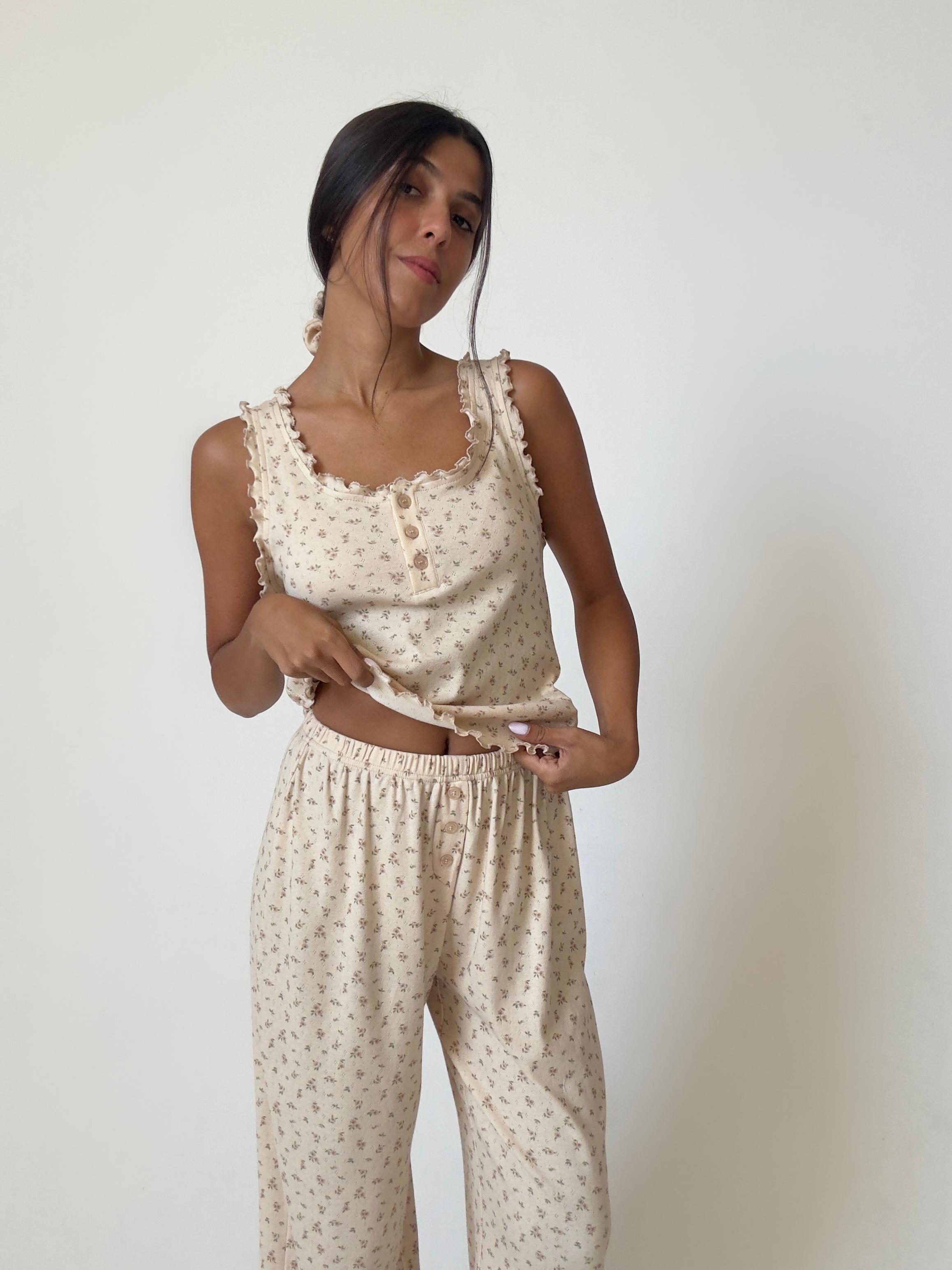 פיג׳מת לילה מלמלות פוינטל שמנת פרינט פרחים