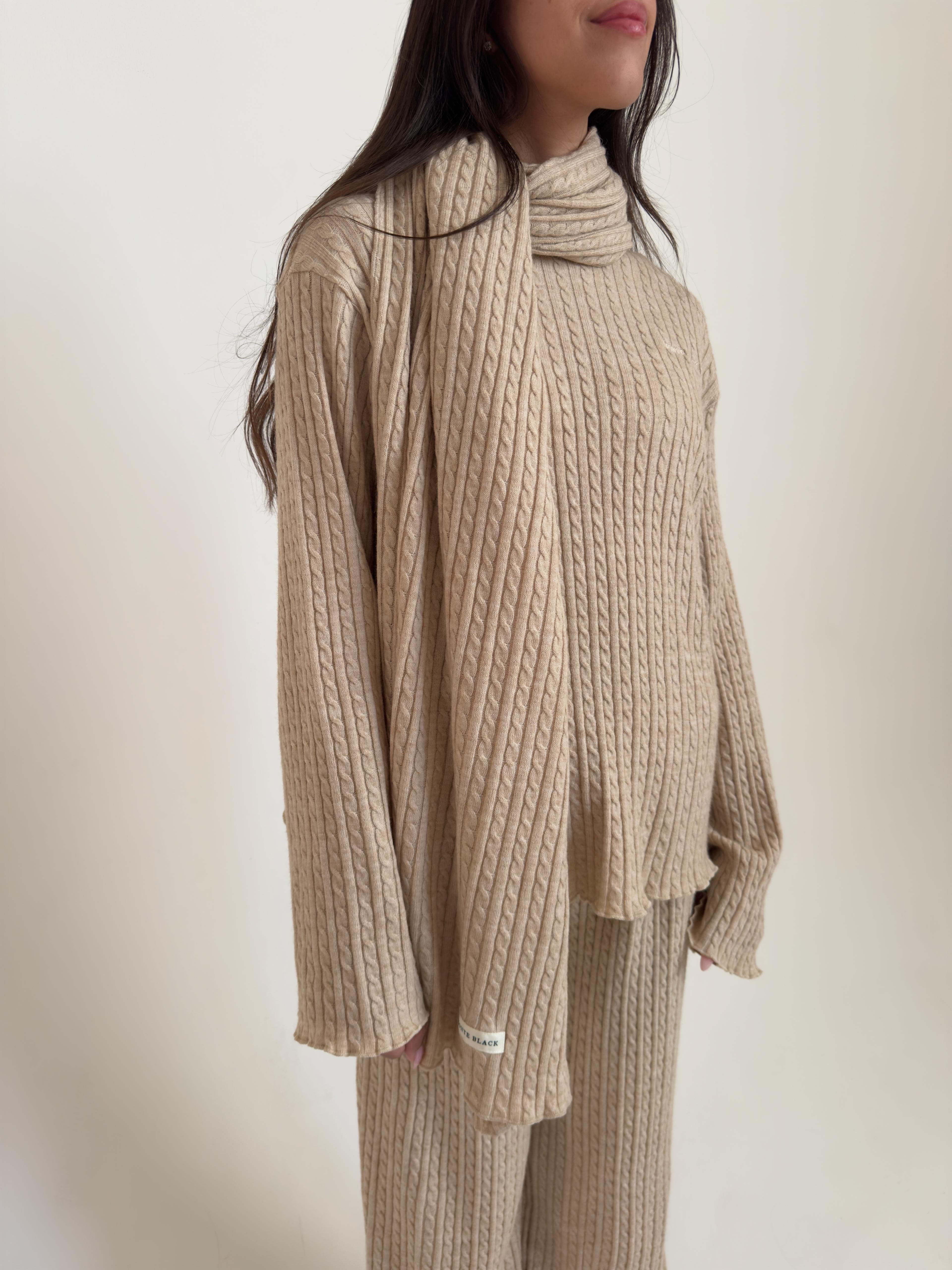 חליפת לונה סרוגה קאמל