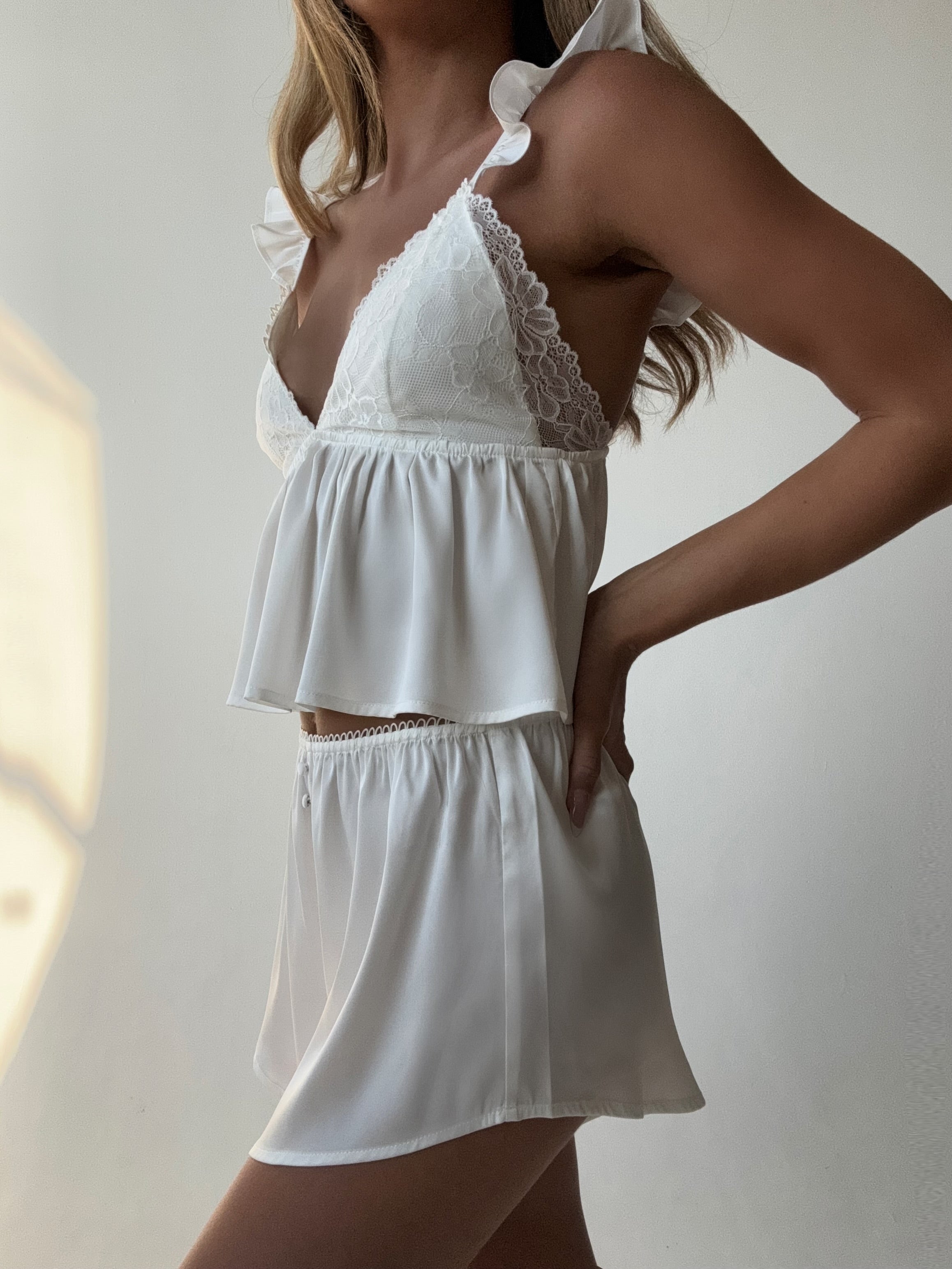 Pyjama soirée d'amour en satin et dentelle