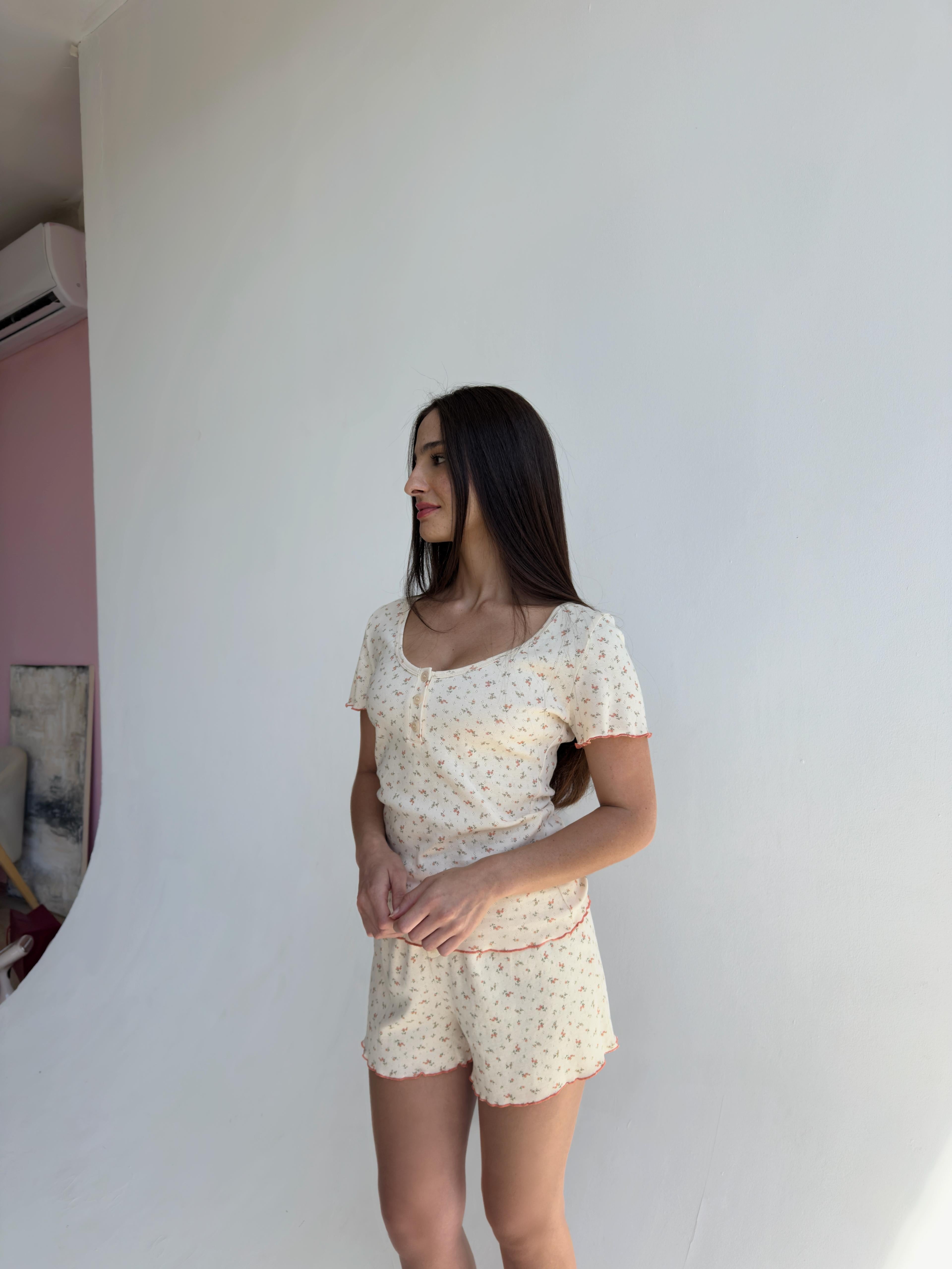 פיג׳מה לילה קצרה פוינטל פרחוני שמנת