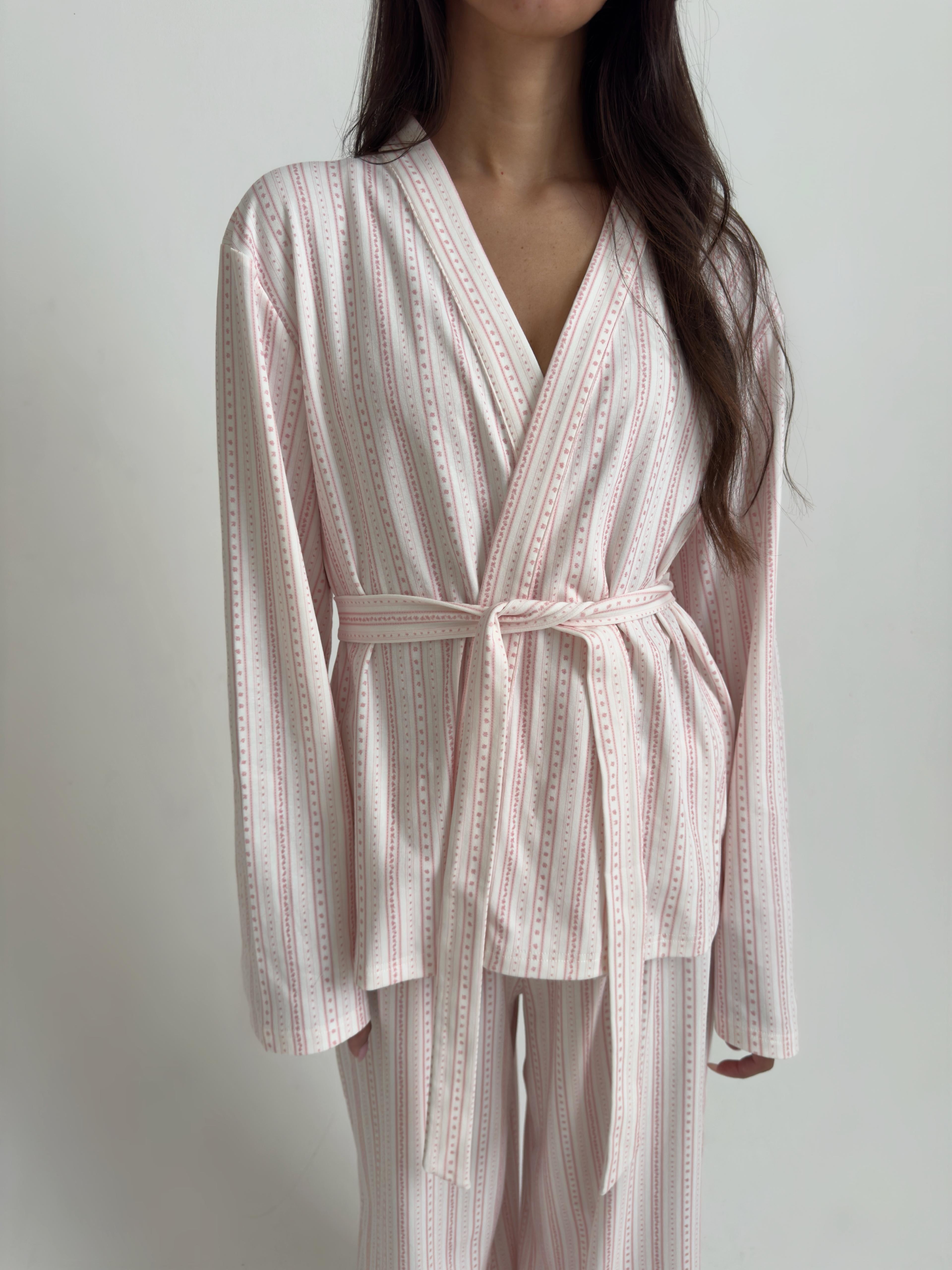 חליפת לואיס פרינט פסים ורוד