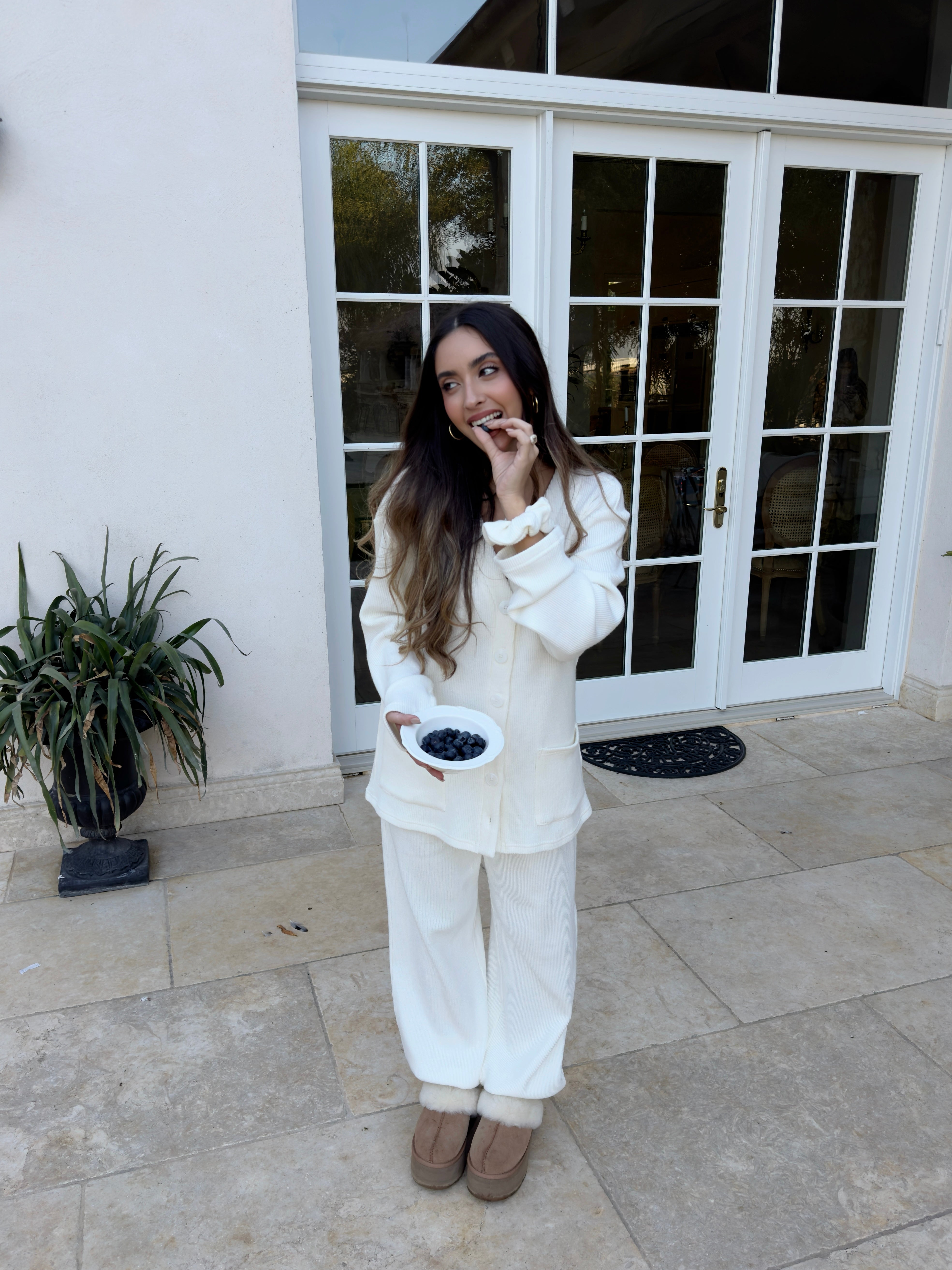 חליפת סריג הלסי לבנה