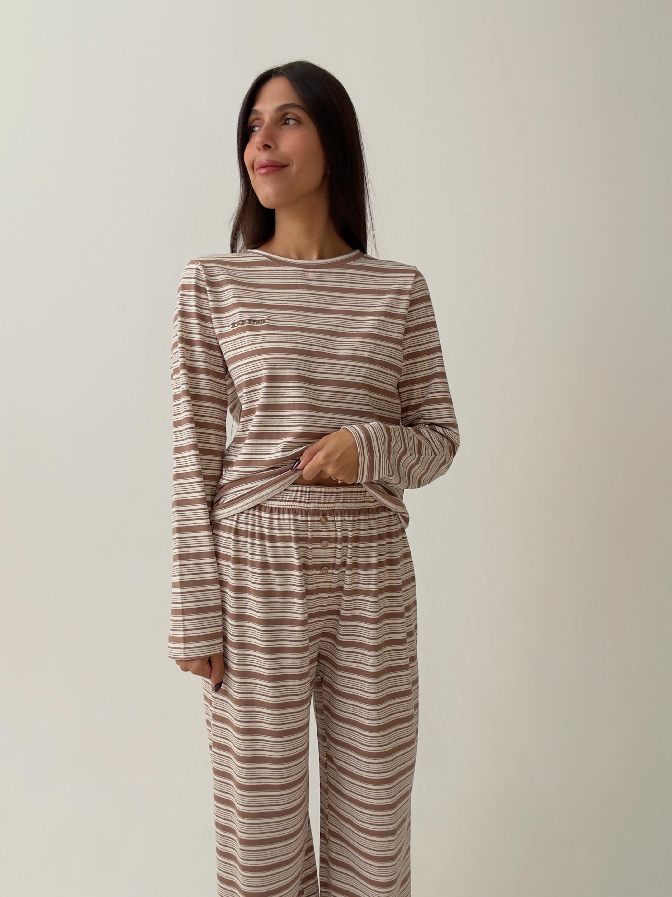 פיג׳מת ג׳סי כותנה פסים חום רקמת לוגו