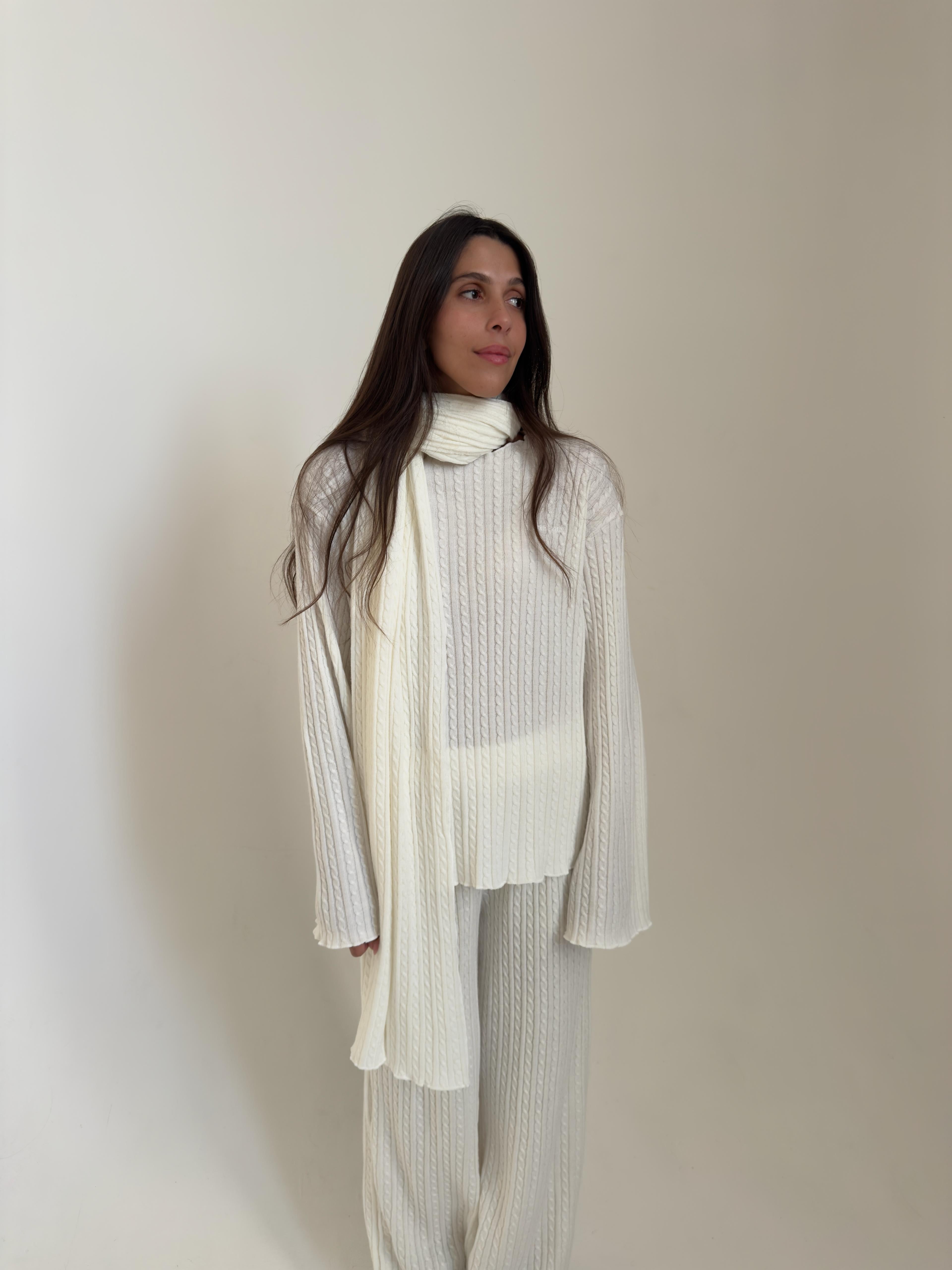 חליפת לונה סרוגה לבנה