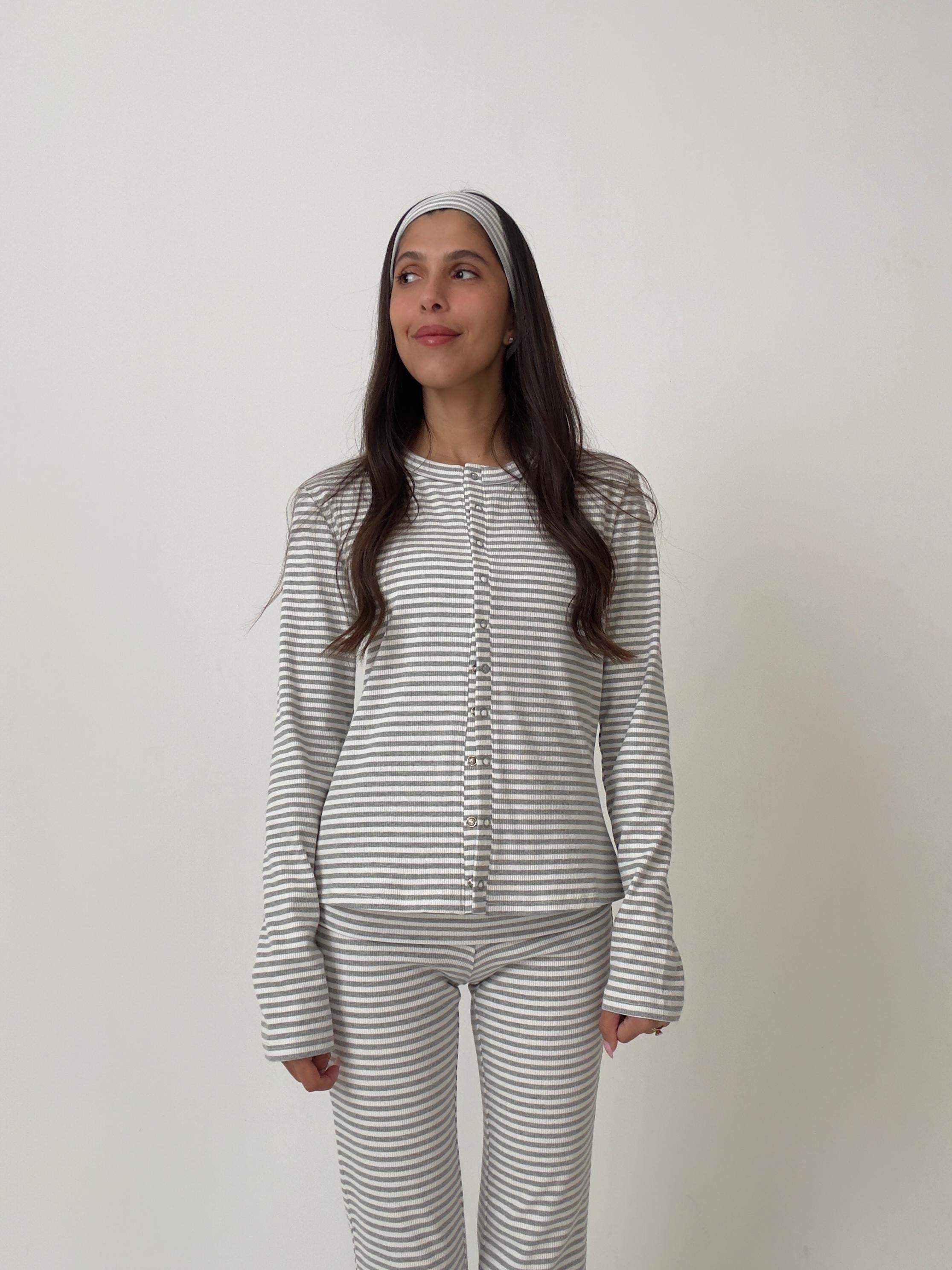 חליפת פנאי אמבר פסים אפור בד ריב