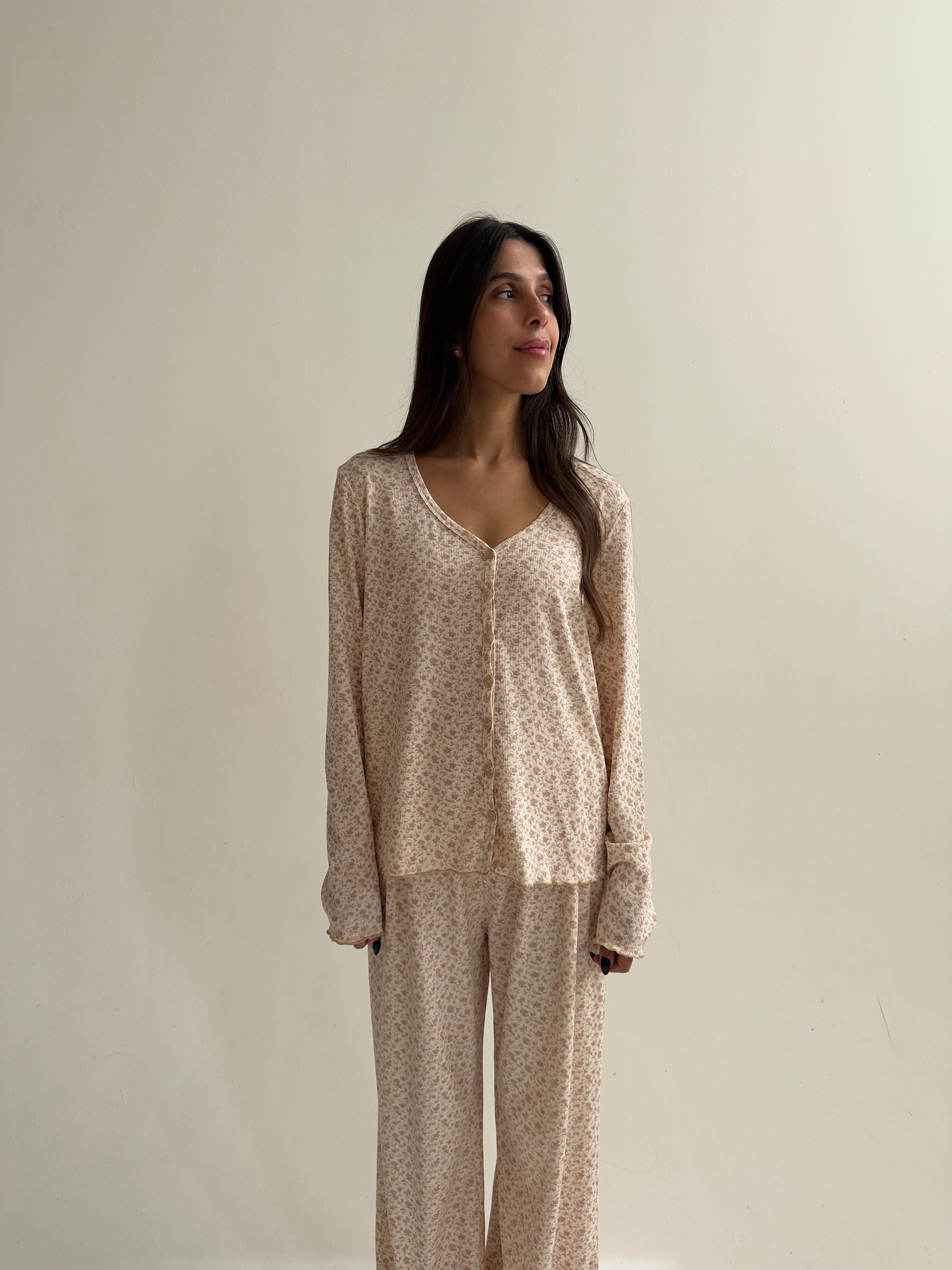 פיג׳מה דניאלה ריב רקע פרחים וינטג׳