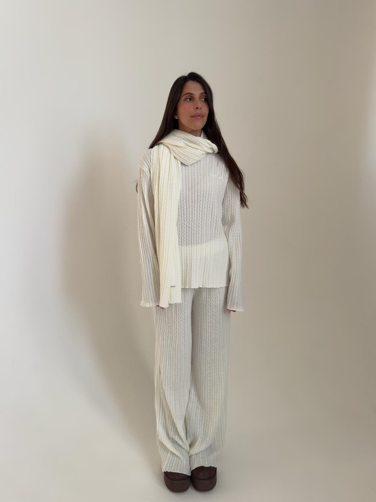 חליפת לונה סרוגה לבנה