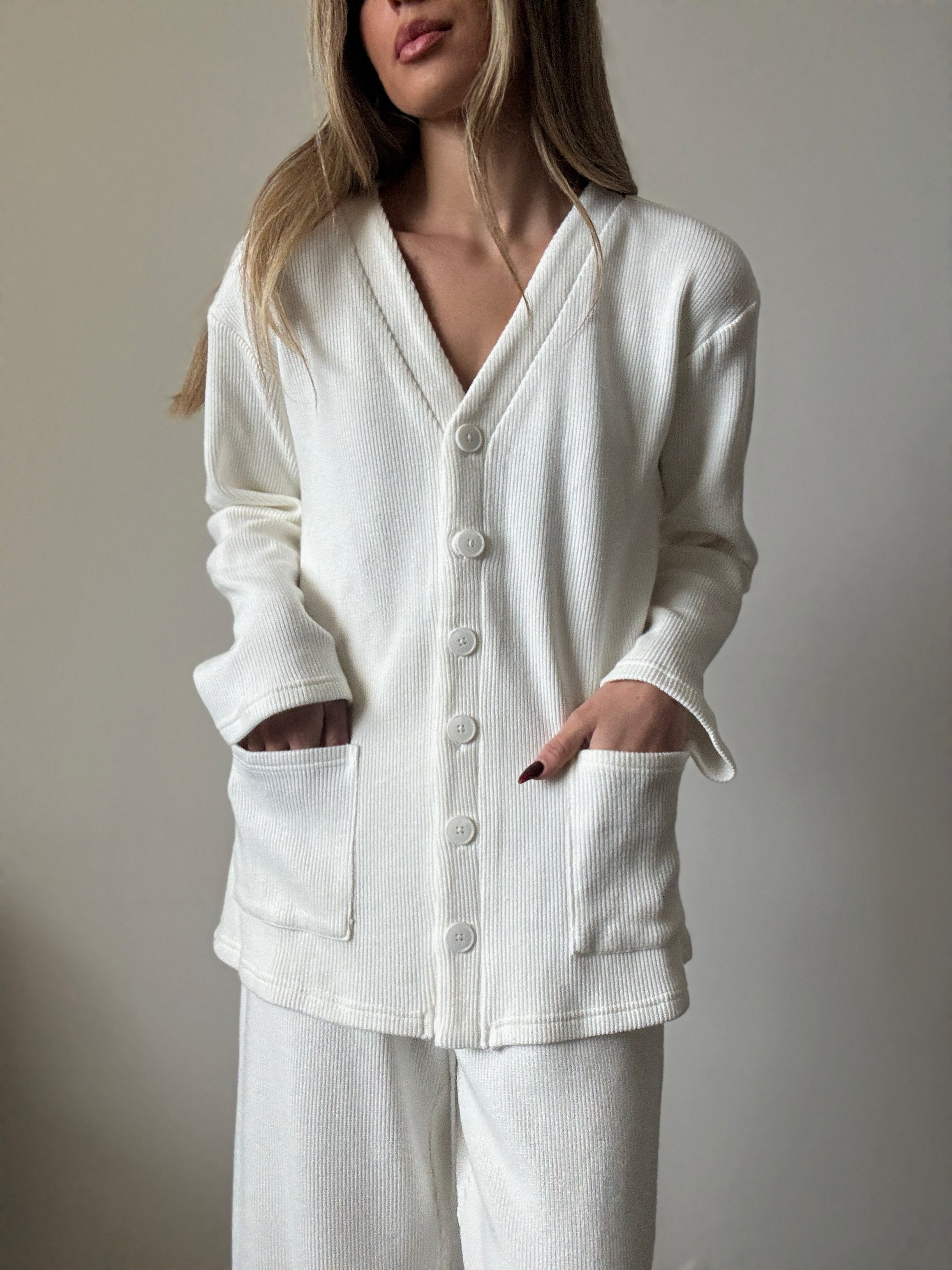 חליפת סריג הלסי לבנה