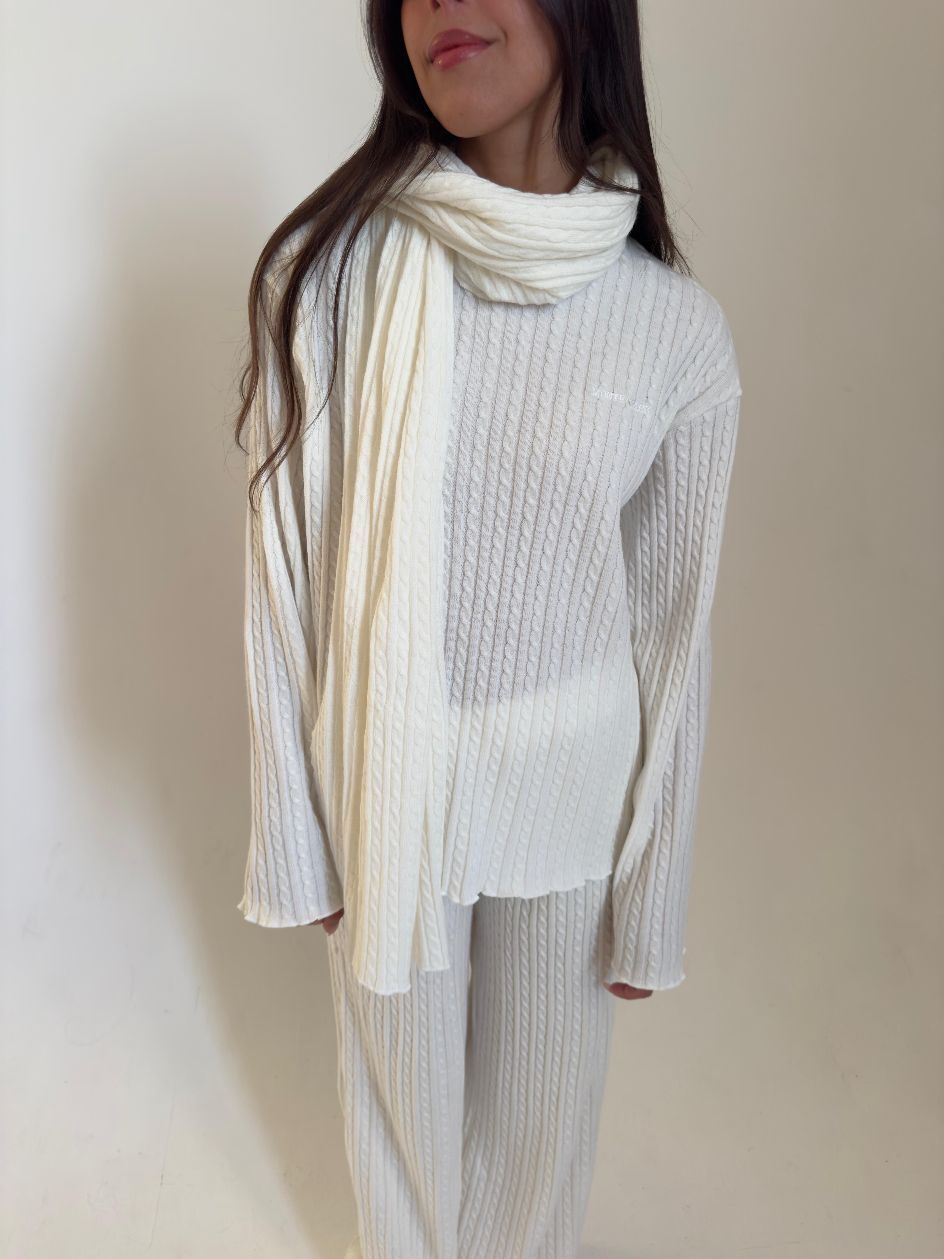 חליפת לונה סרוגה לבנה