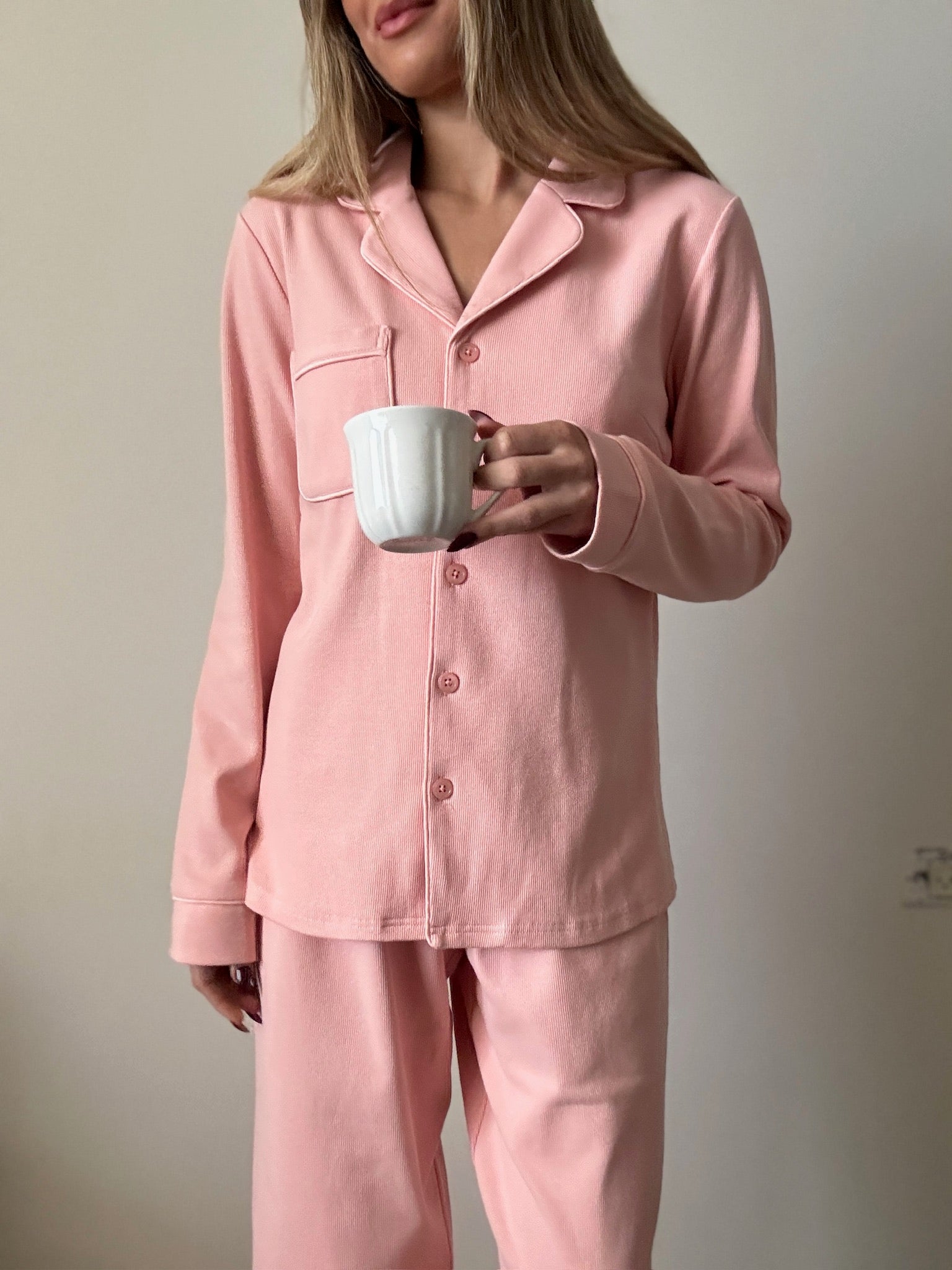 פיג׳מת קלי ריבס ורוד