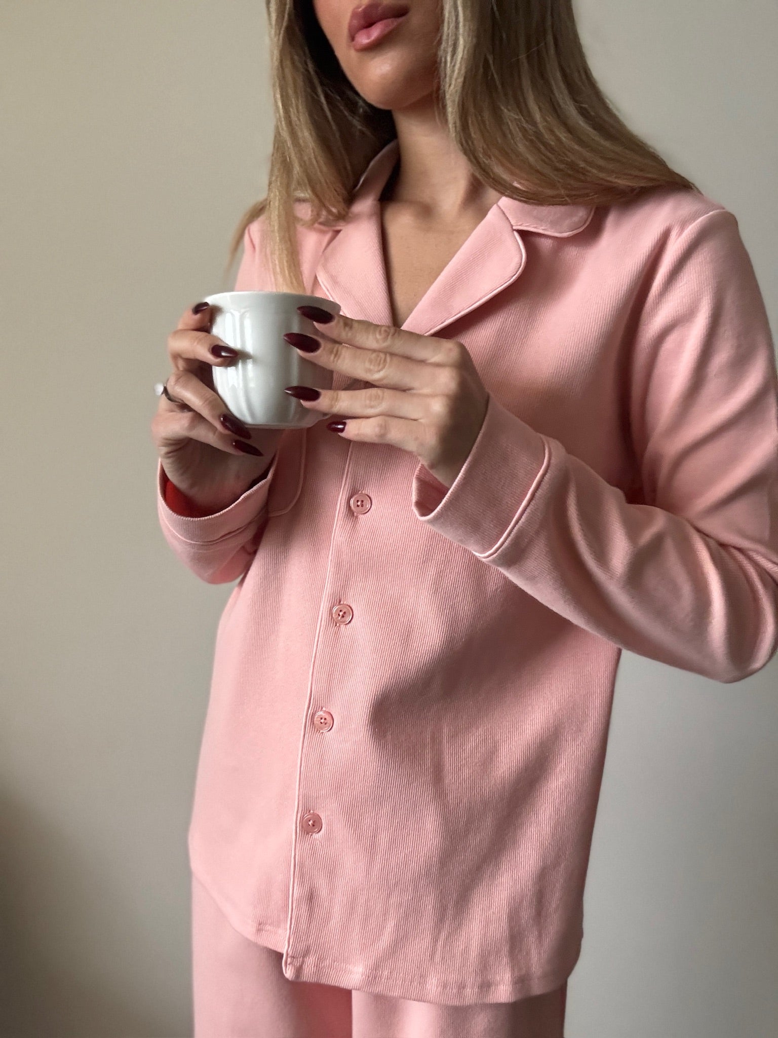 פיג׳מת קלי ריבס ורוד