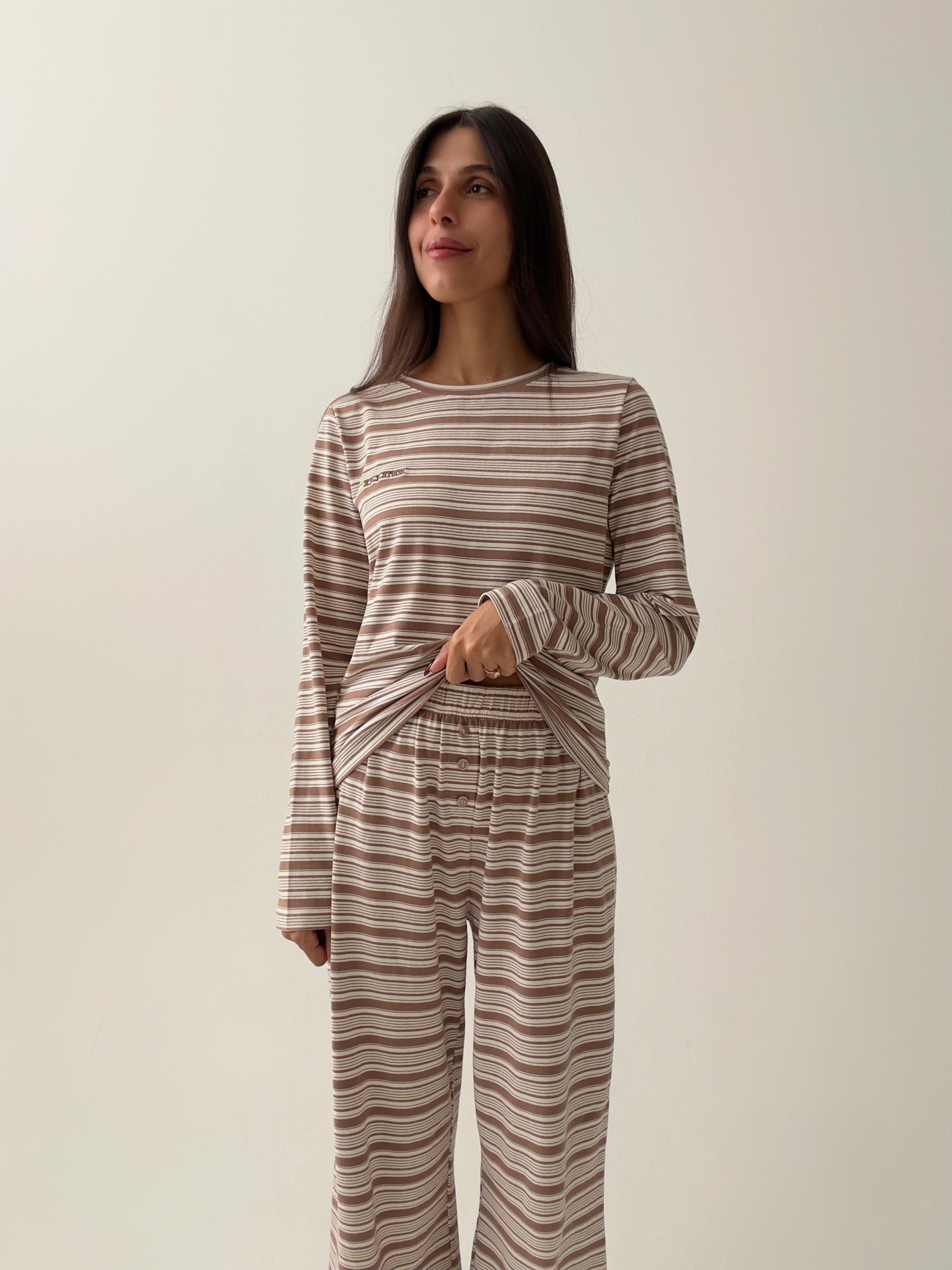 פיג׳מת ג׳סי כותנה פסים חום רקמת לוגו