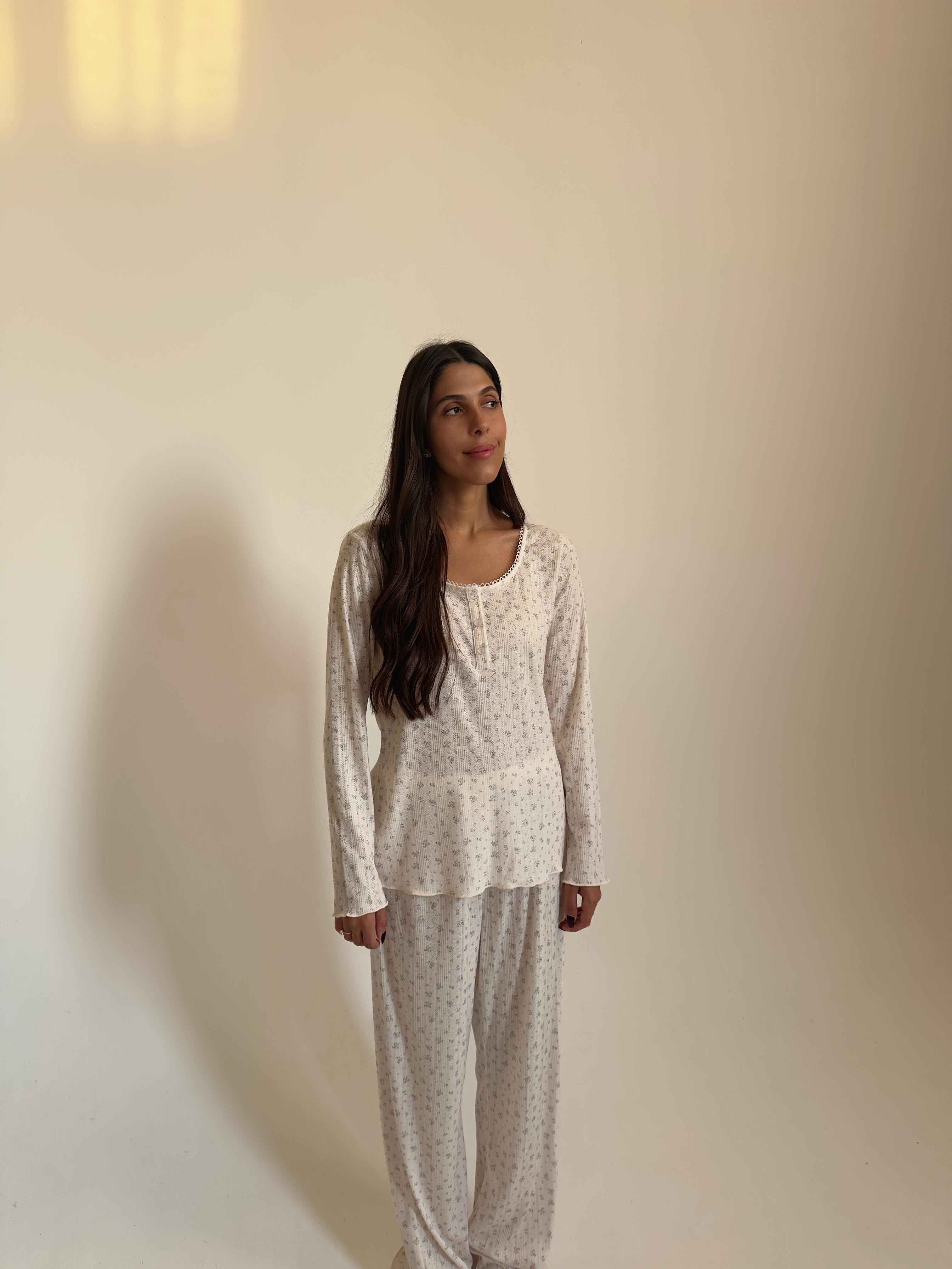 פיג׳מת לילה פוינטל כפתורים פרחונית